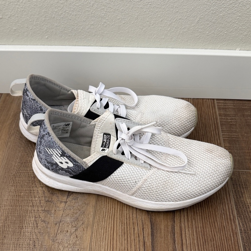 New Balance Womens White Mesh Athletic Shoes with Black and Gray Accents size 8